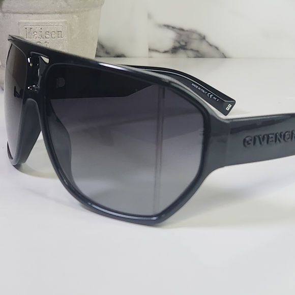 Givenchy Black Sunglasses Oversize Square Sunglasses. Made In Italy GV7178s 71mm - Picture 5 of 16